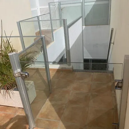 Cosy 2 Bedroom Apartment In La Caleta, Tenerife Apartamento